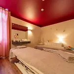 Le Boutique & 4*