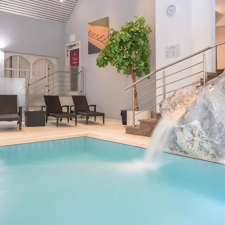 Le Boutique & 4*