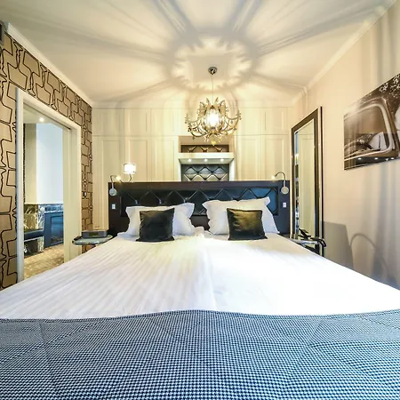 Le Boutique & 4*