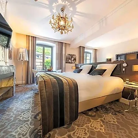 Le Boutique & 4*